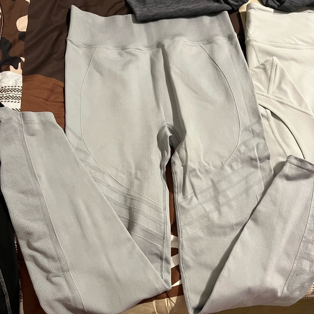 (3) EUC VS PINK LEGGINGS SIZE LARGE - Picture 2 of 9